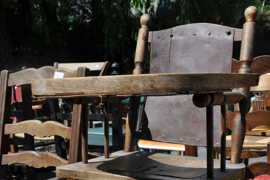 chaise de bébé en bois