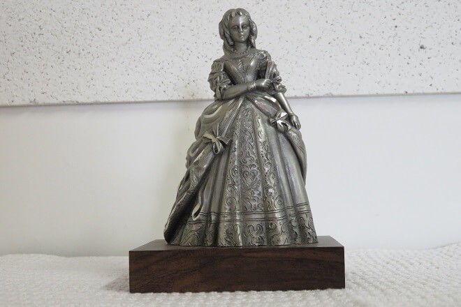 statuette en étain de marie antoinette