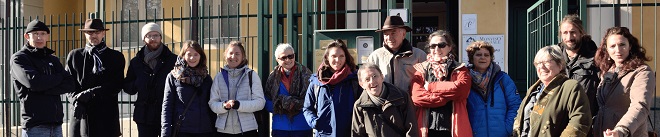 groupe de personnes à l'extérieur